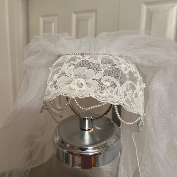 Elegant White Lace Wedding Dress - Picture 13 of 13